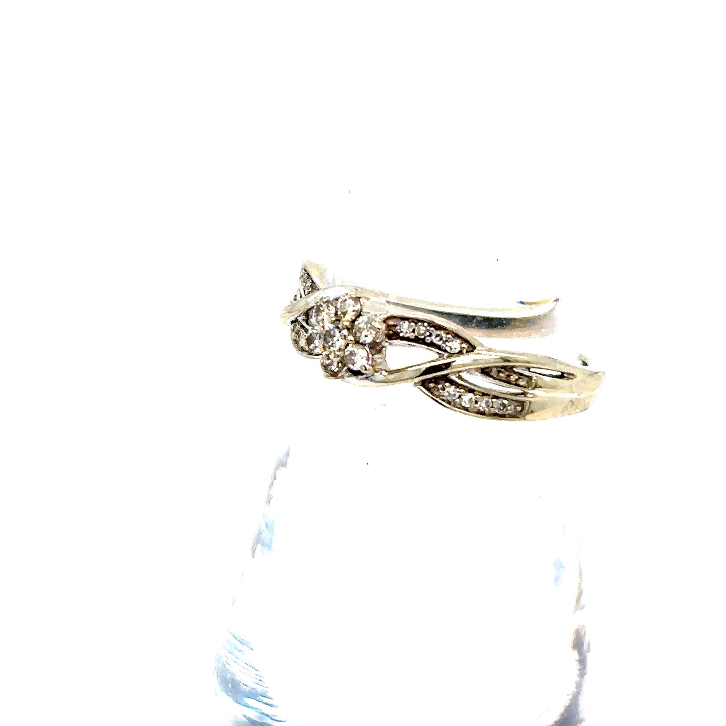 10k White Gold Diamond Flower Center Ring